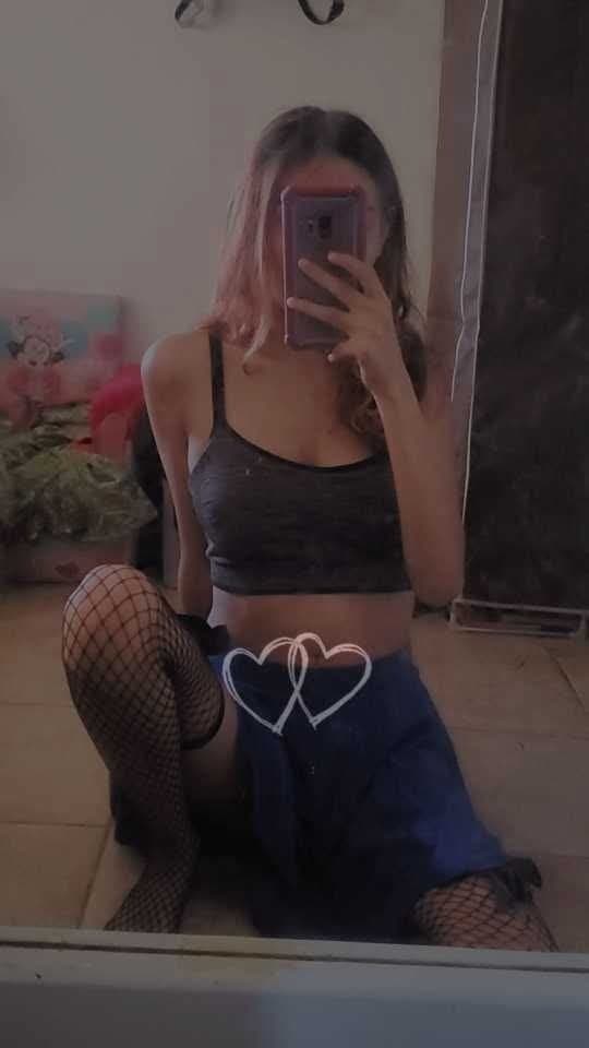 Lesli Michel, una flaquita bien putita que le encanta enseñar sus ricas tetas ?