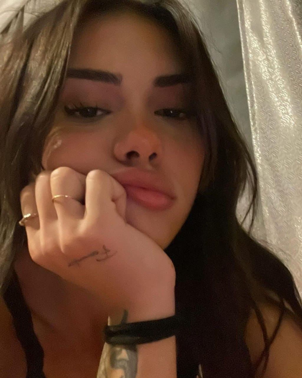 Leaked Stunning Teen Webslut Gets Pussy Pumped With Juice