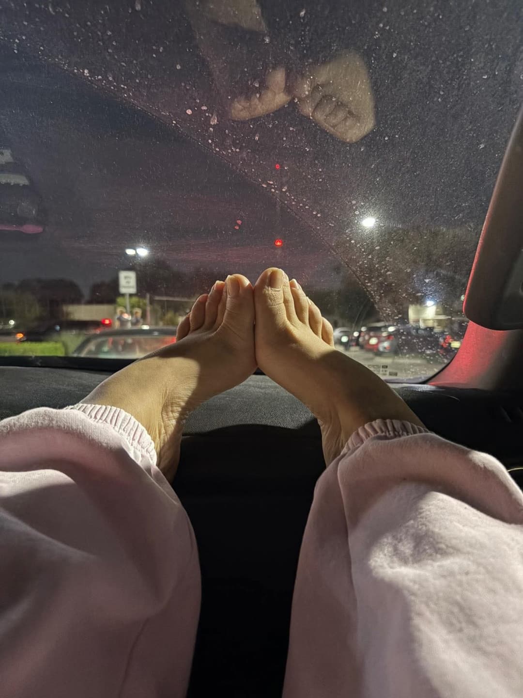 Bitch from Texas likes to show her feet