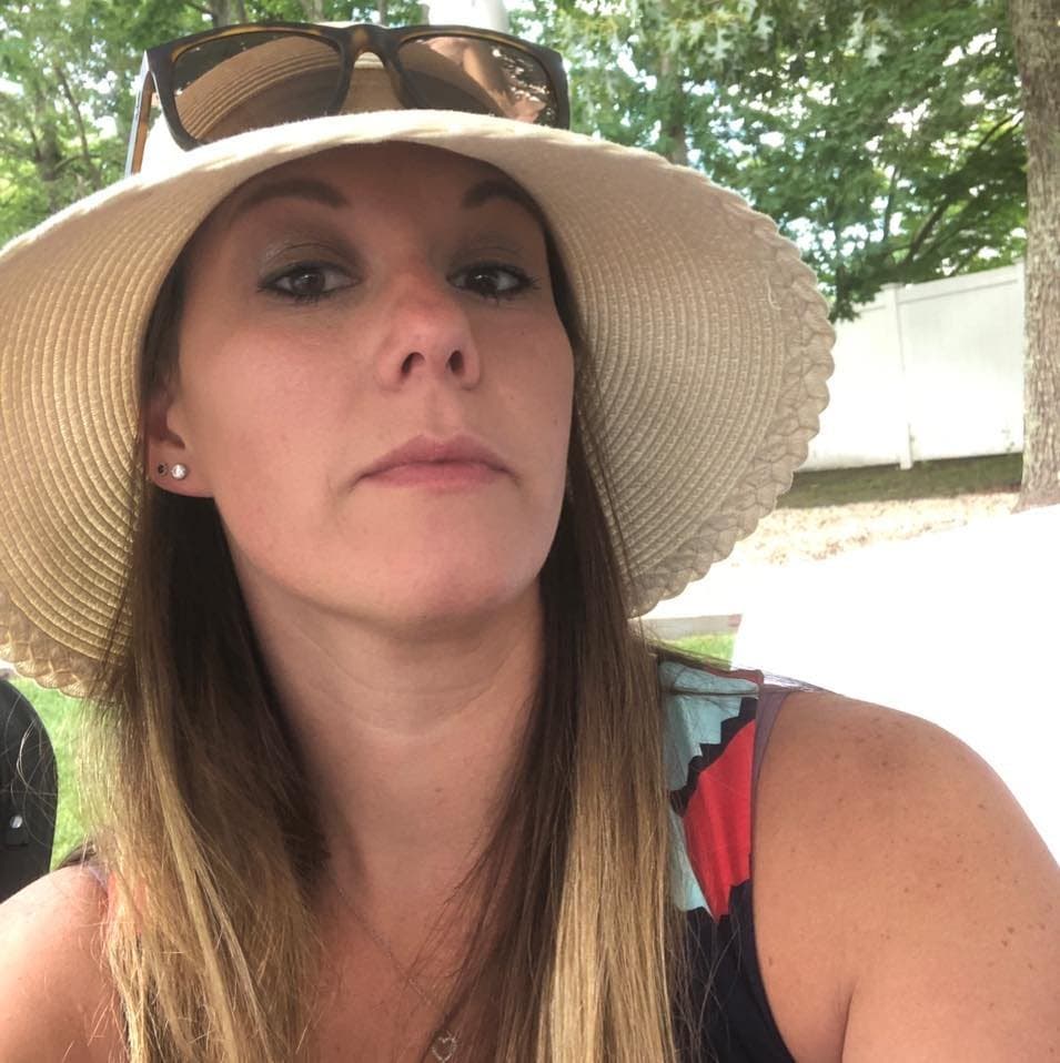 Thanks to slomo, we can properly see Manda’s little titties at the club