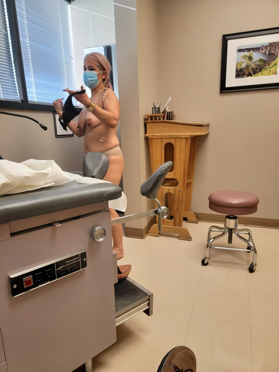 Slut visiting the clinic