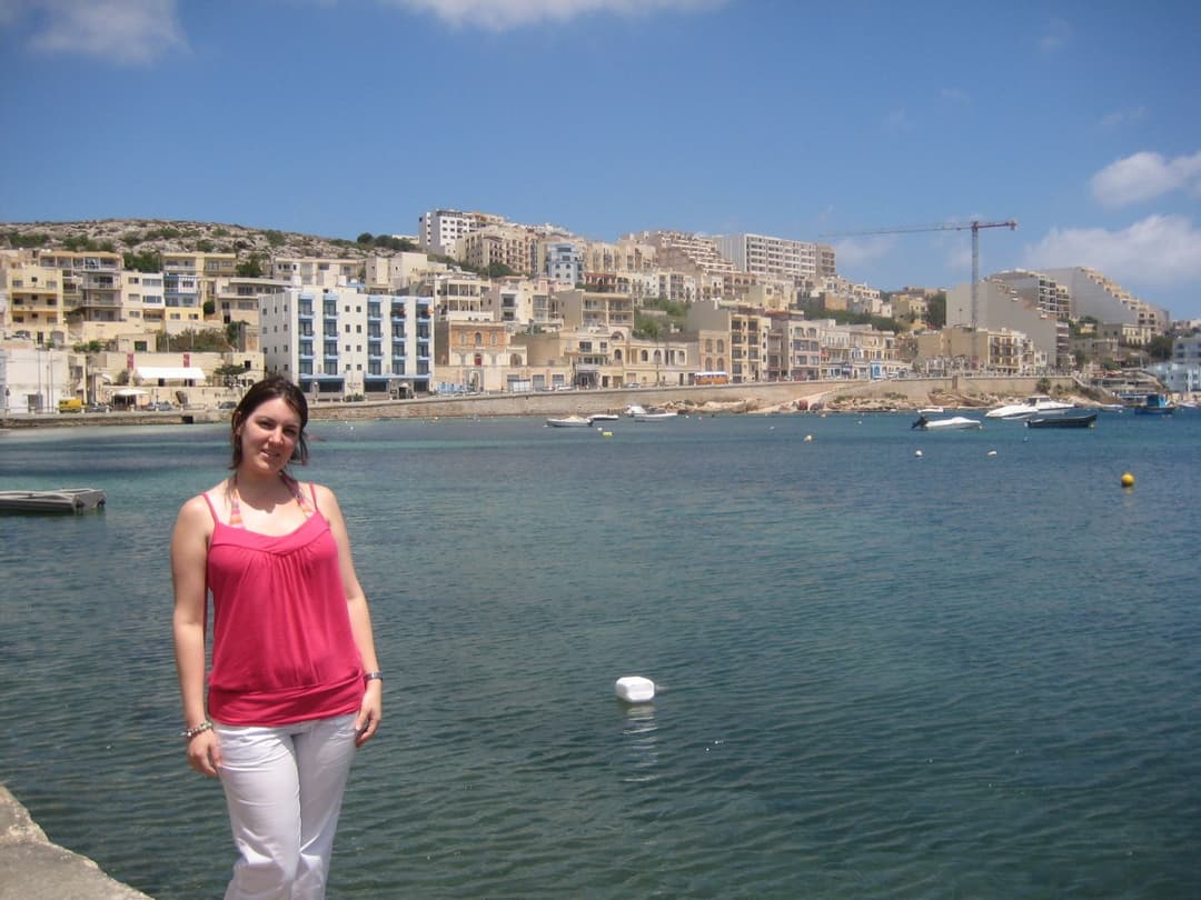 Who is this gorgeous UK lass?