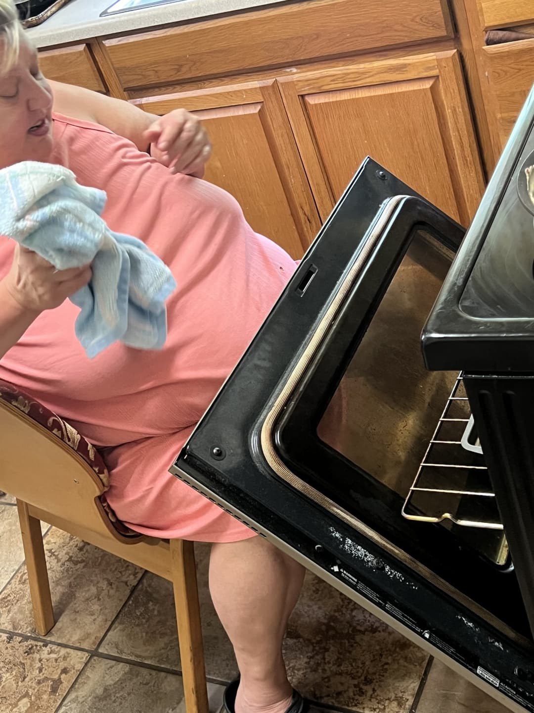 Real ssbbw mom candid too fat to stand and cook but fat enough to fuck