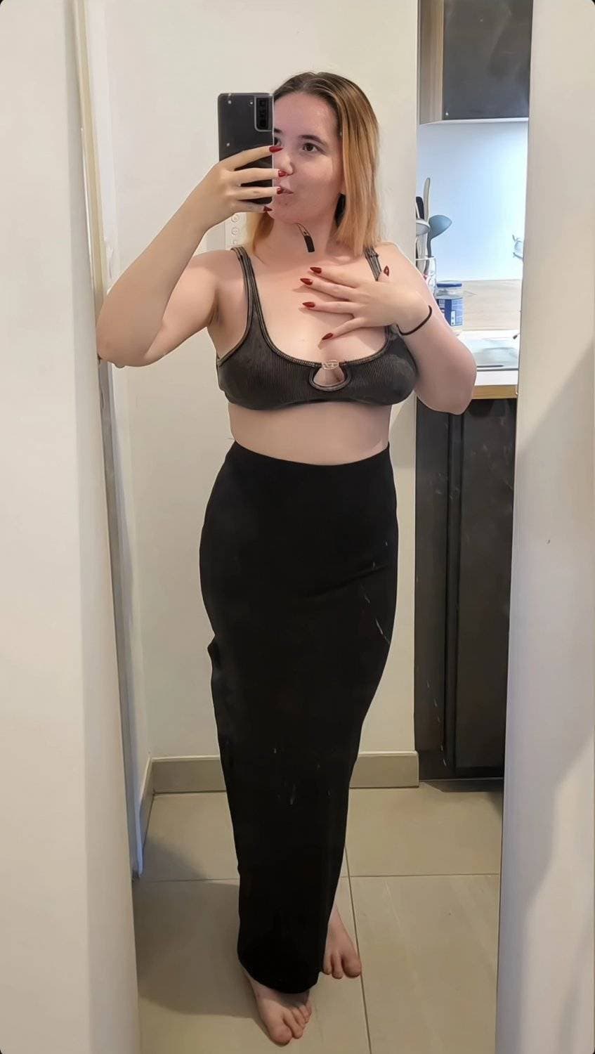 Kik akaoi98 des français à antibes pour la séduire ? Dm