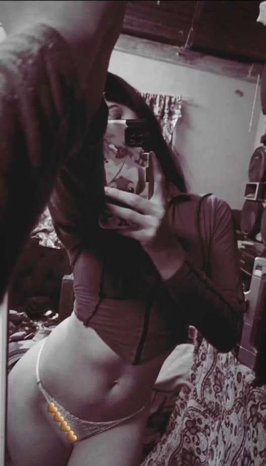 Quiere que le rompan el orto por primera vez .. se lo merece ?