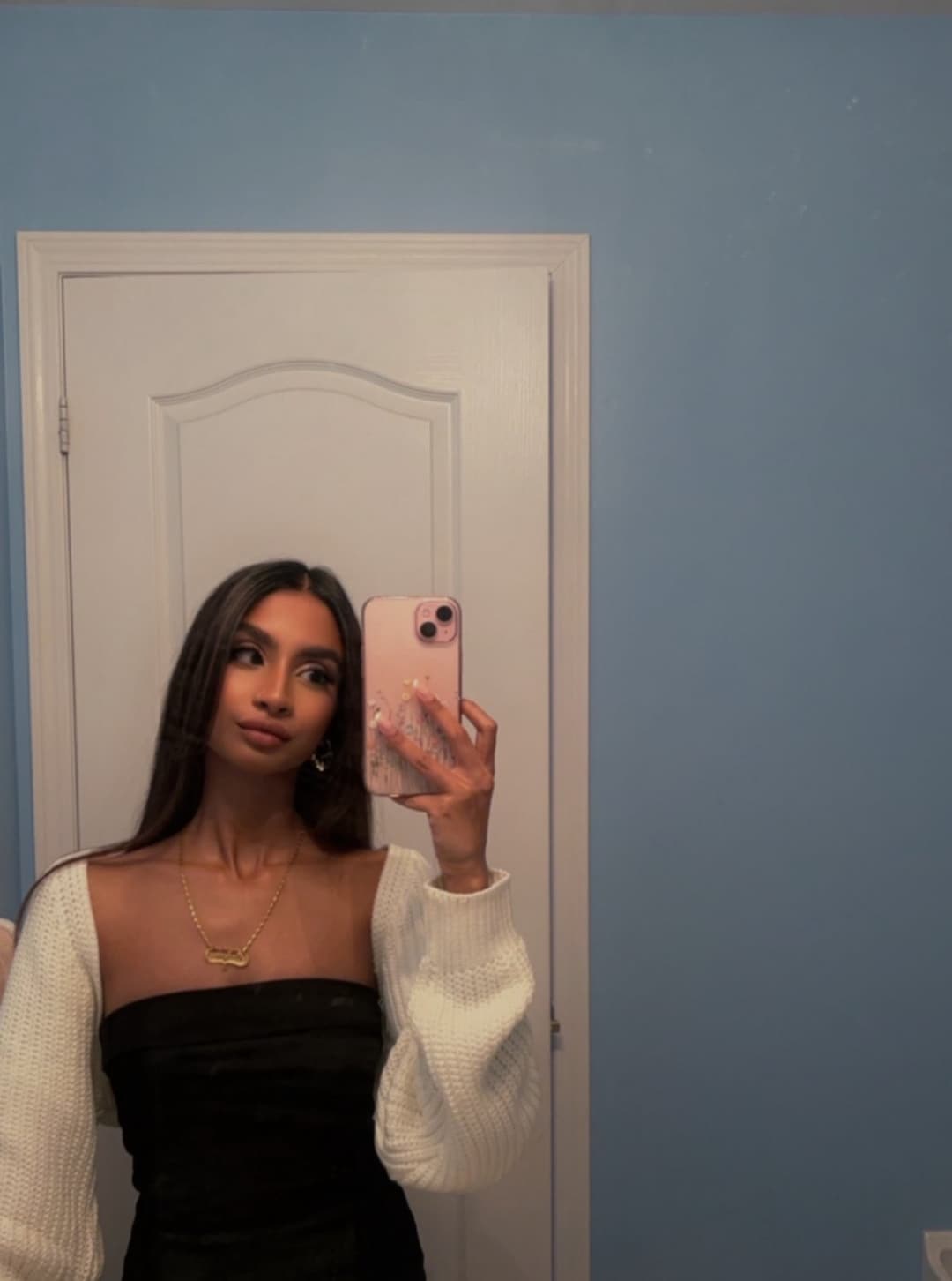 Guy wants to know if yall think his gf is sexy or not? Comment wht yall think and would do?