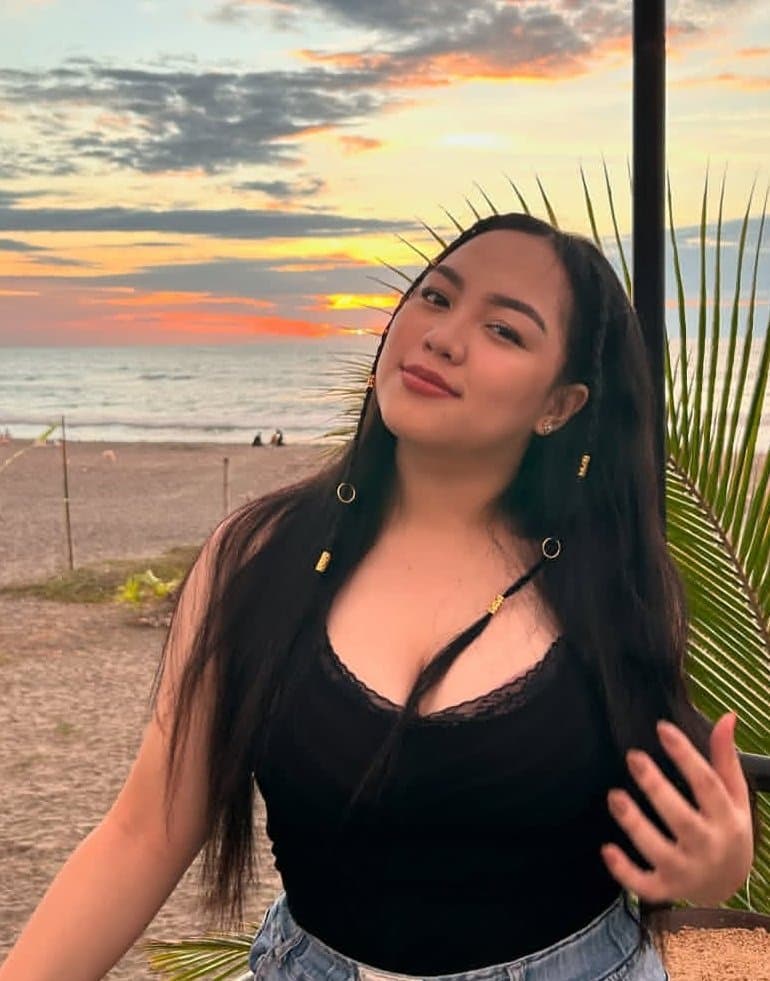 dick Sucking Lips goddess with nice big boobs