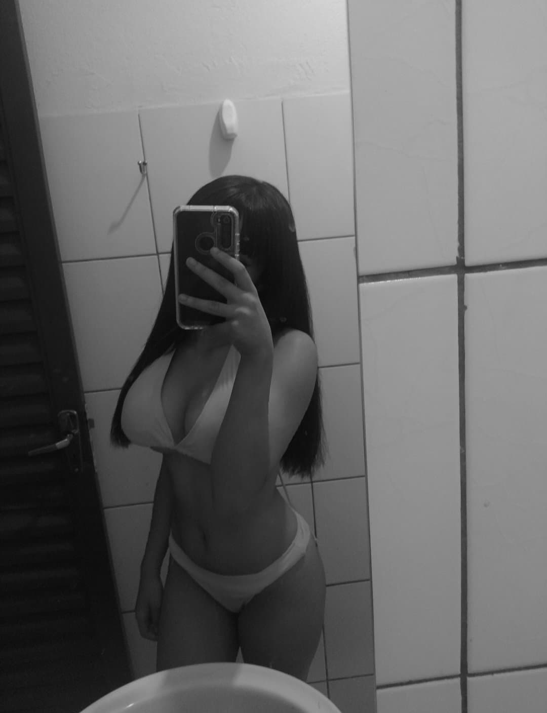 Novinha gostosa pra krl, que putinha gostosa mds???