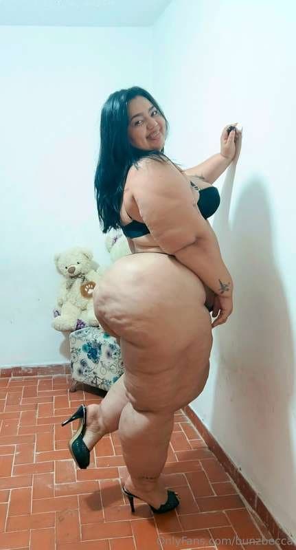 ChuNky C0LomBi@N Bo0tY !!