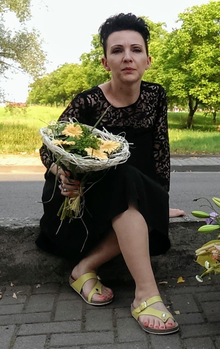 Slut of the week - short haired brunette.