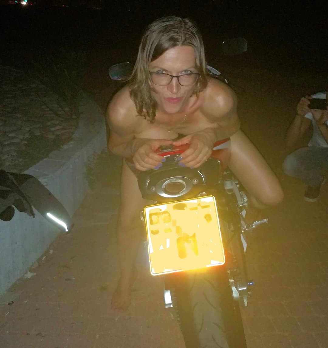 Boss on Bke Fucks Irina Secretary