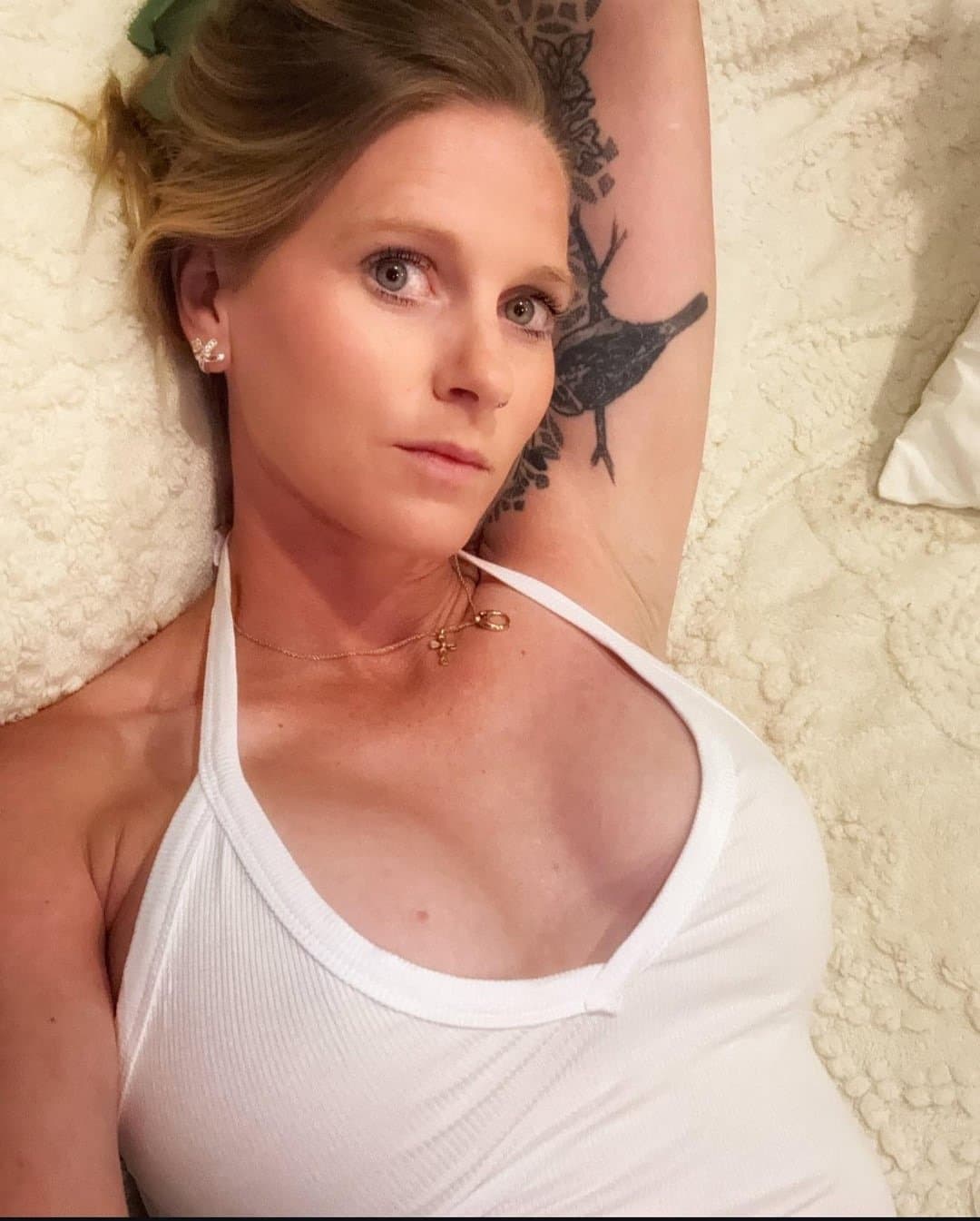 Long Legs On Slutty Blonde Big Tit MILF