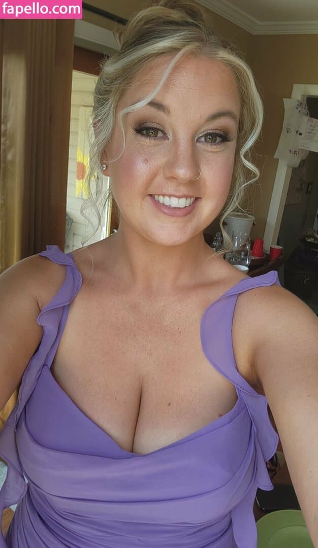 tatted-blonde-bombshell