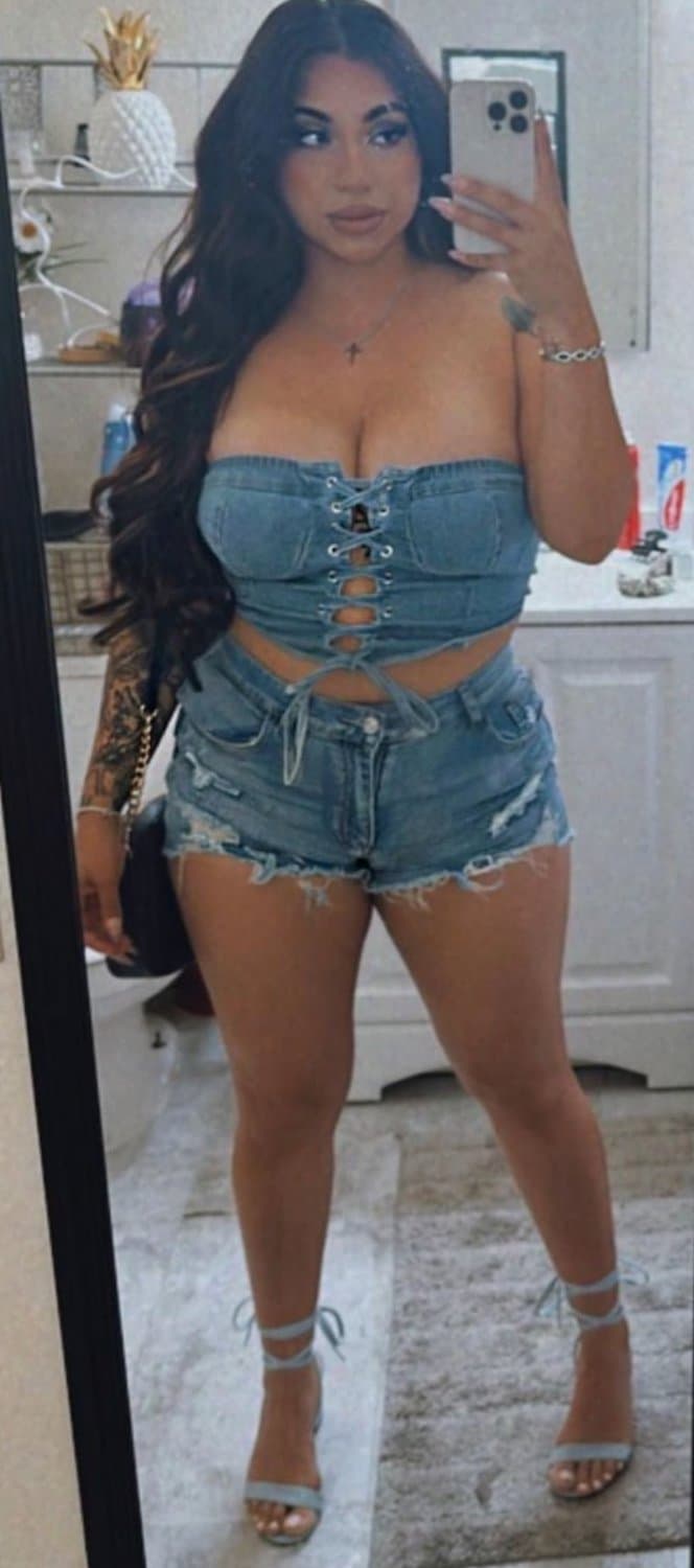 Thick phat ass petite latina deserves to be covered in cum