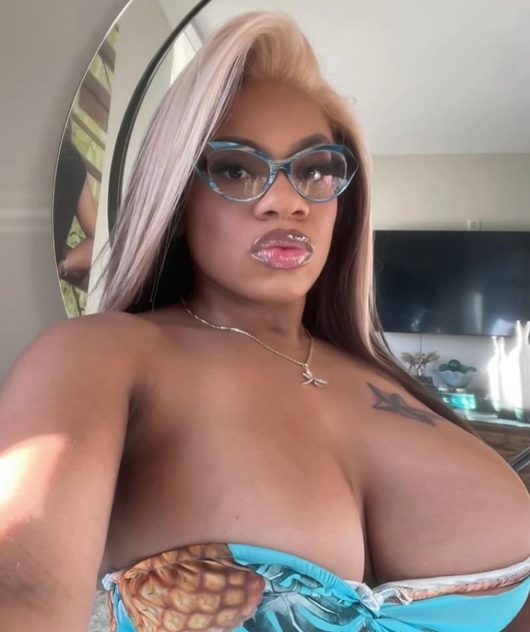 Dominique Chinn Preta Cavala Muito Gostosa