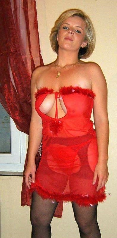 A young Christian mom shows us her butthole