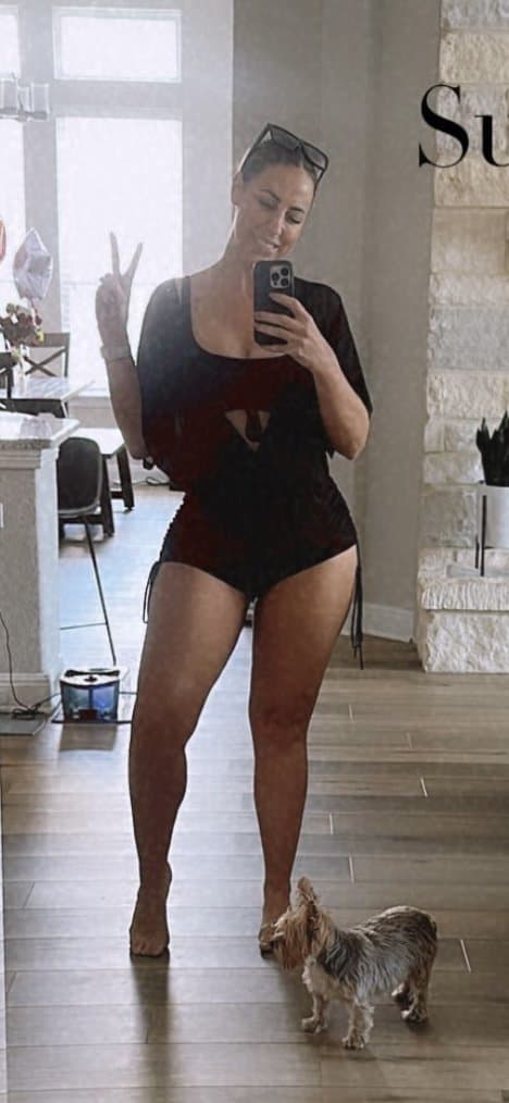 Click to view full size Texas TikTok milf Robyn fields