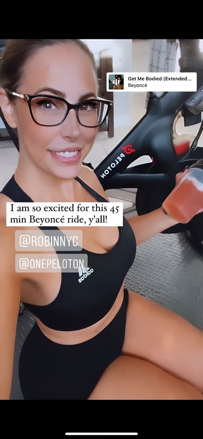 Click to view full size Texas TikTok milf Robyn fields