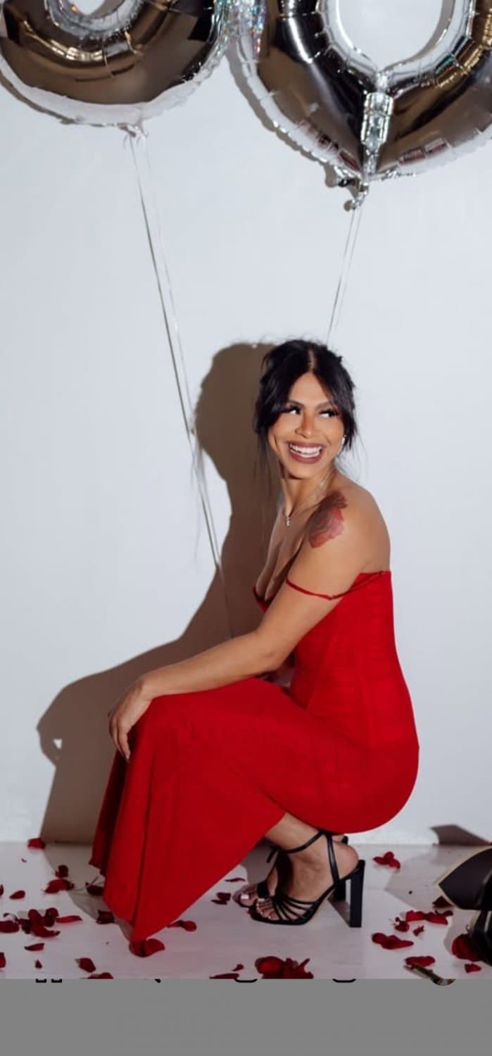 Sexy Latina MILF, Pregnant, Feet, Fit, Comments Welcomed.