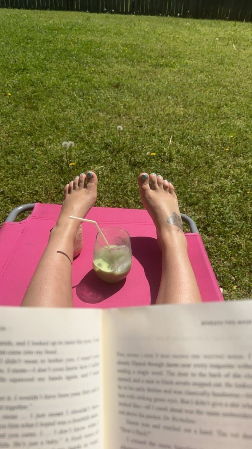Tanning and white toes