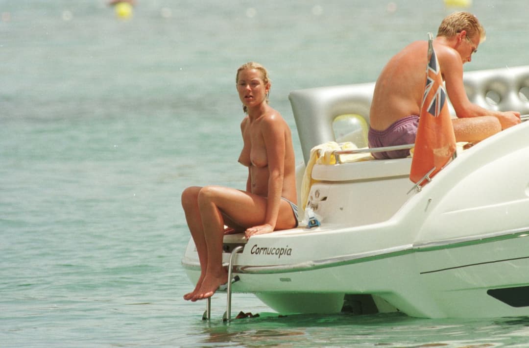 Tracey Shaw Naked and Sexy