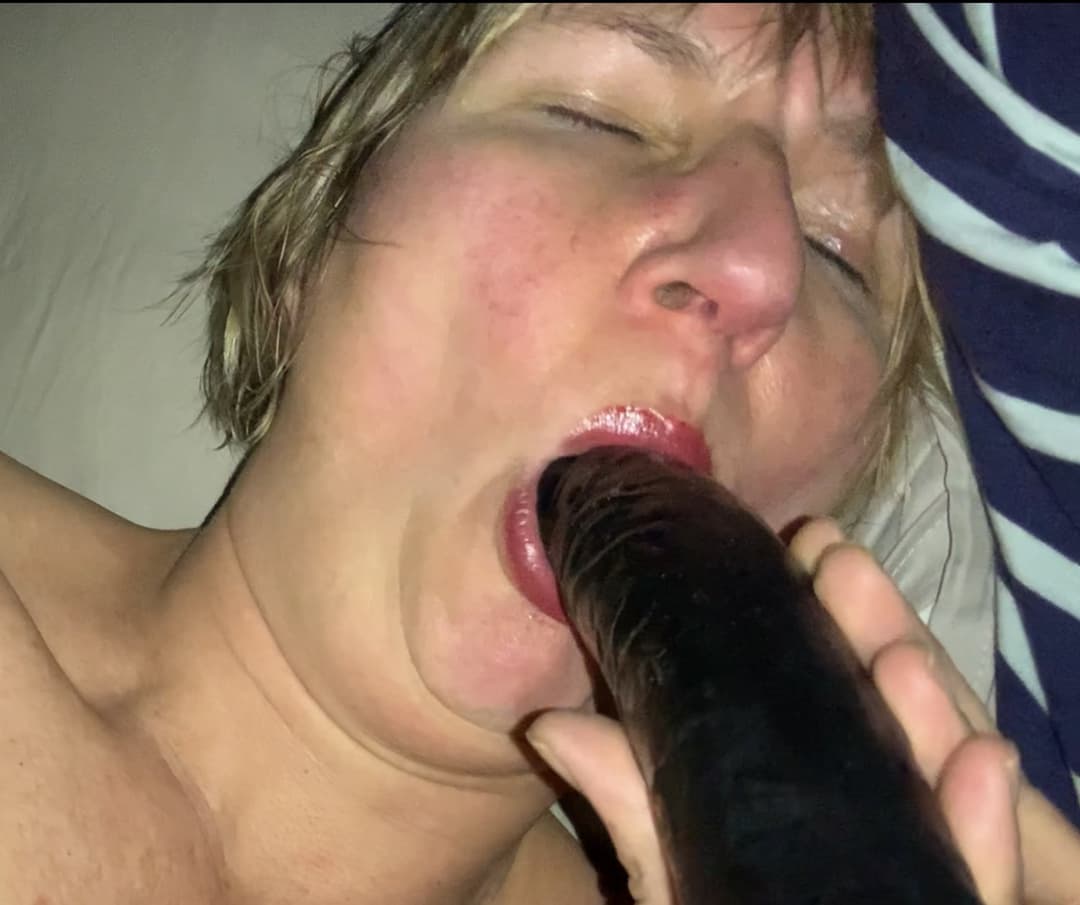 Highheels hotwife Jenna cums dildoing