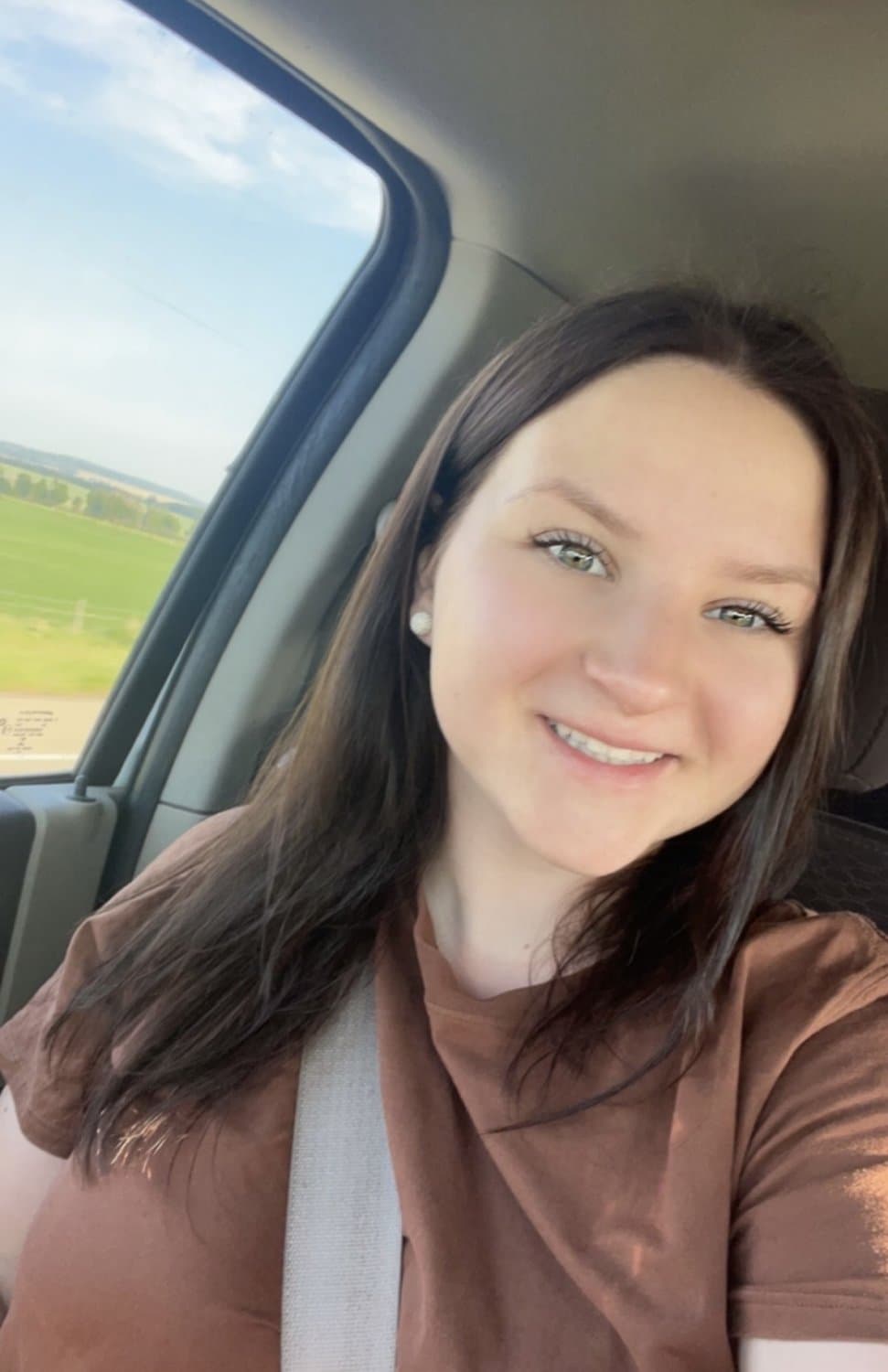 Canada - Rianne, thick ‘n busty country girl