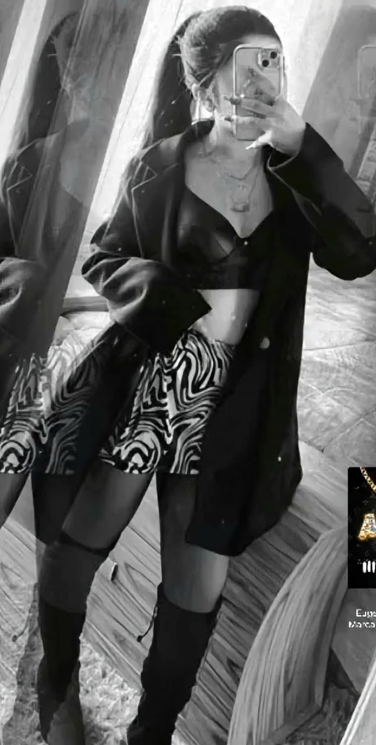 Chaparrita nalgona con algunos fakes