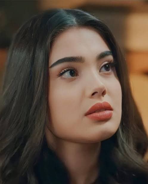 Lizge comet muito linda essa maravilha de mulher ??