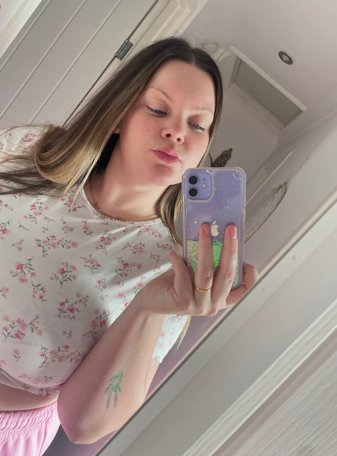 Click to view full size Get nasty with my shaved swollen pregnant cunt Honey
