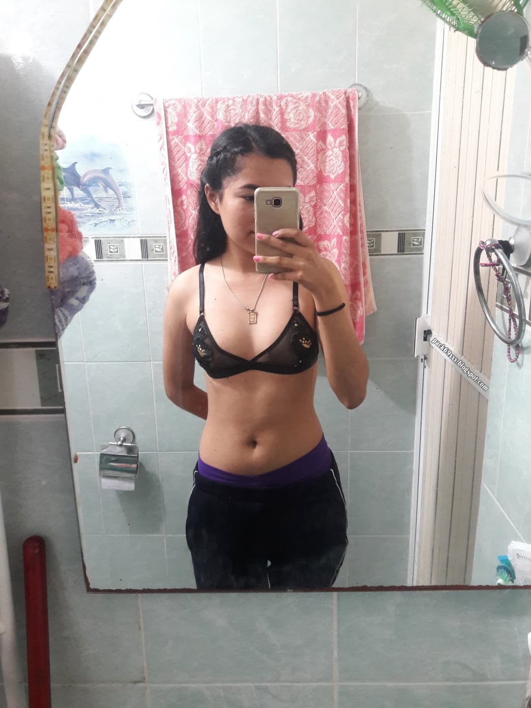 Click to view full size 18yo latina sucking a big cock and getting fucked