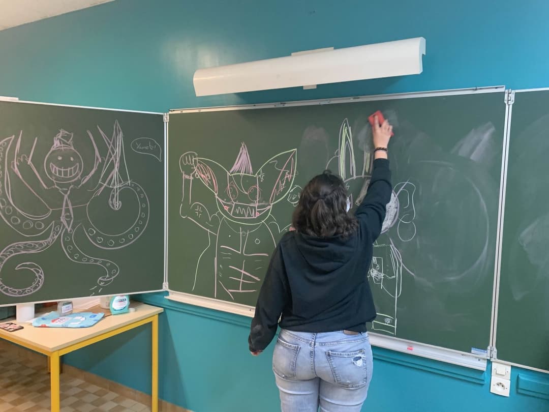 Voyeur great ass in jeans