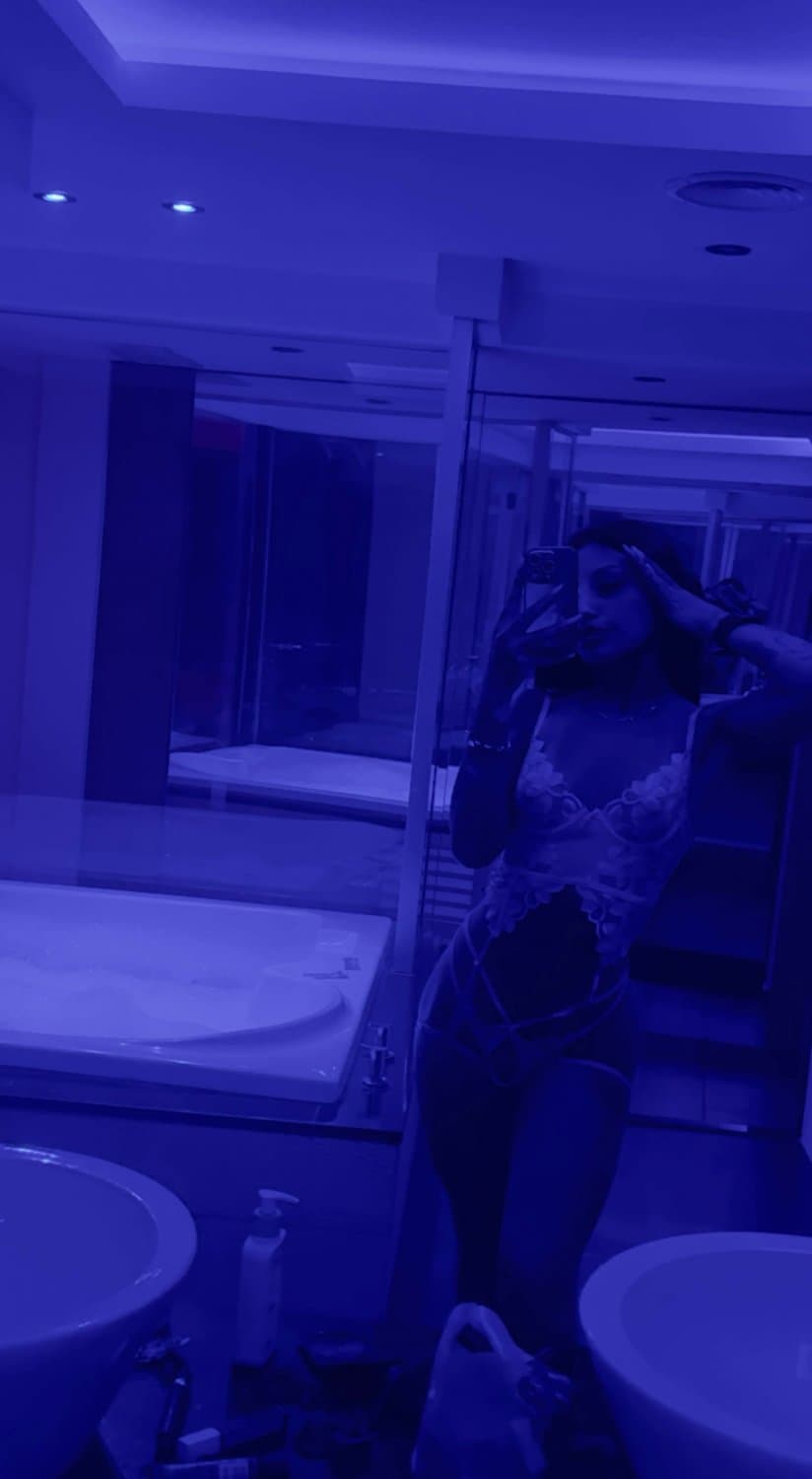 Crave to cum all over my toes