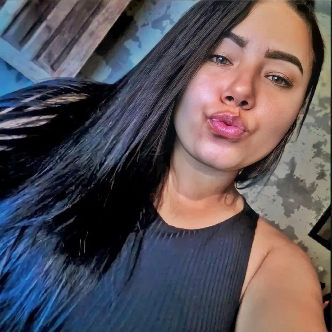 Amigo que ta comendo esposa do amigo vazou as foto