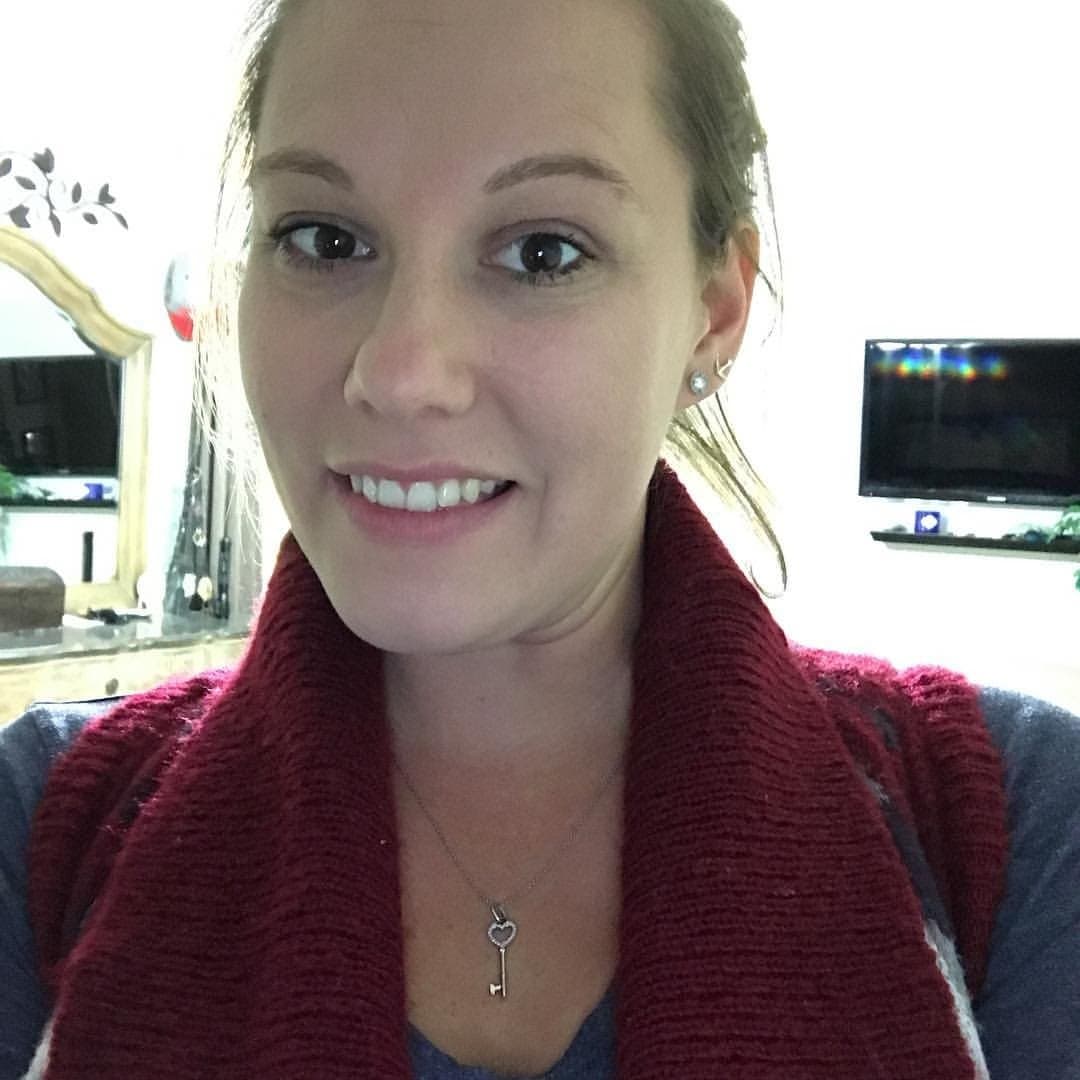 Thanks to slomo, we can properly see Manda’s little titties at the club