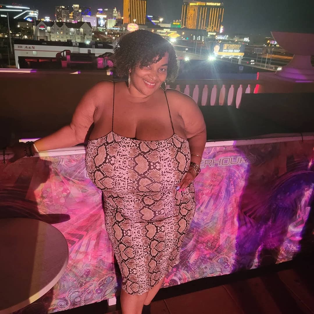 Click to view full size Mature Milf With Super Sized Titties I Want Her Bad Bad& I Would Not Pull Out