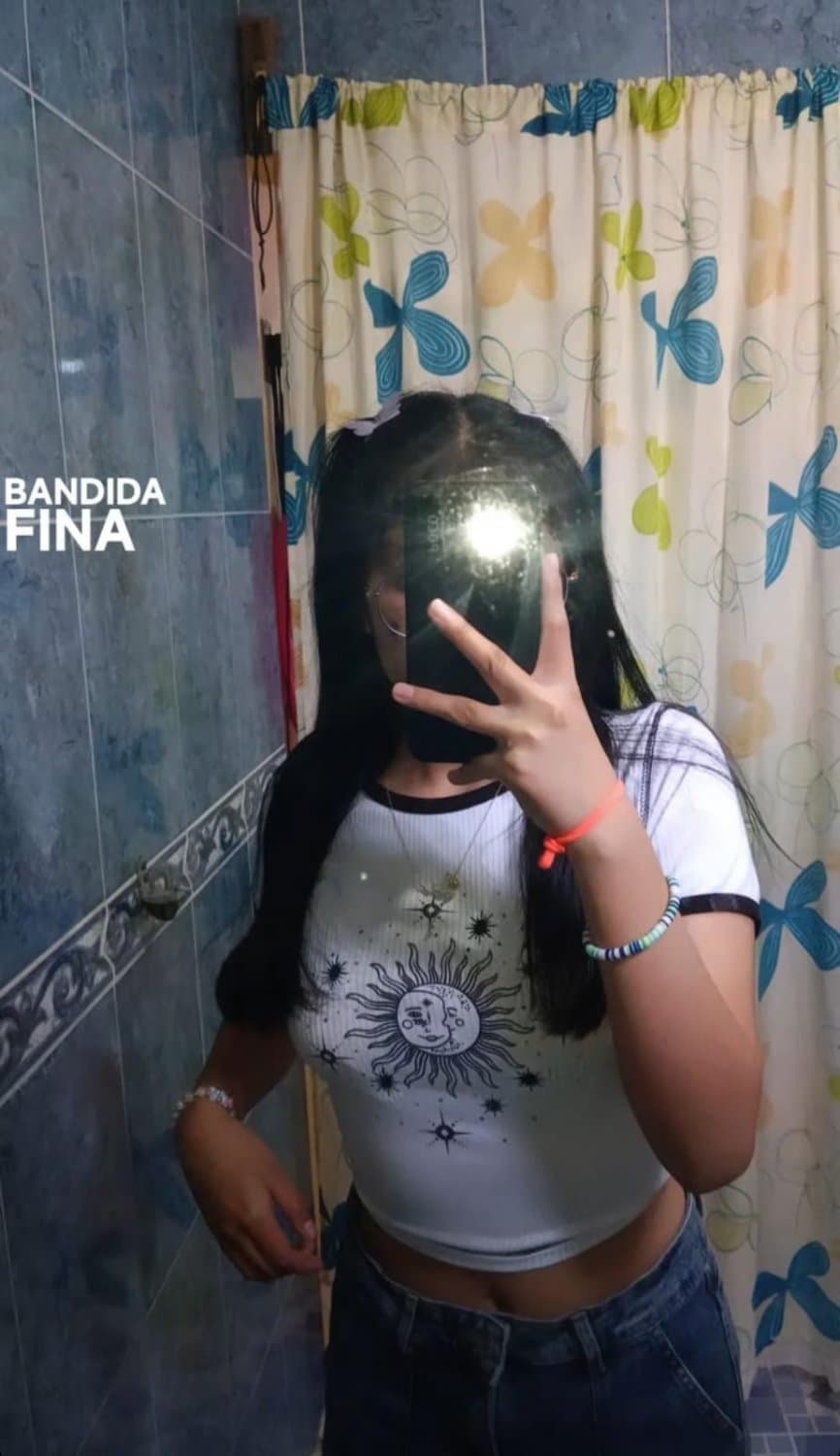 Melany Dayana morrita pendeja que es adicta a la verga y le gusta exhibirse, que opinan de ella ?