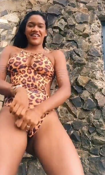 Laine Silva pretinha du bucetão