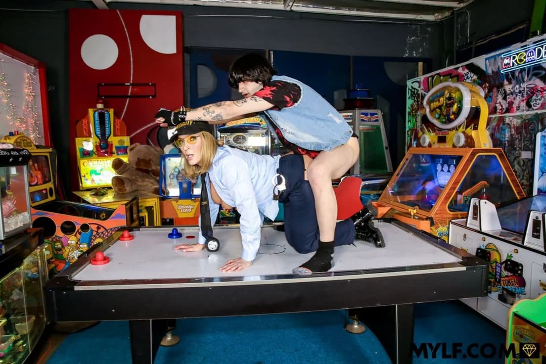 Now imagine if Uma Thurman was your own personal security guard/ fuck slave