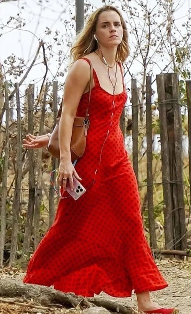 Emma Watson, goon to Emma St tropez/bikini pics