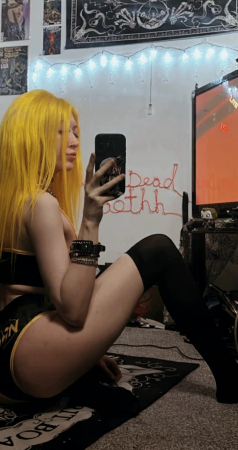 Feeling feral, gonna ride your face