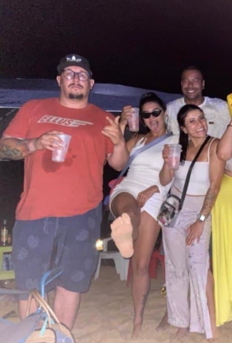 Comeu as namorada dos amigos e explanou