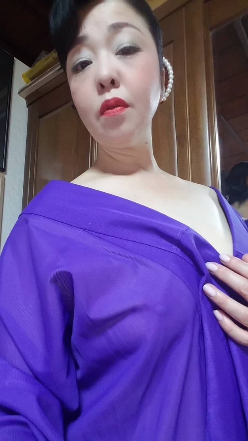 Japanese Beauty Mature Woman Purple kimono