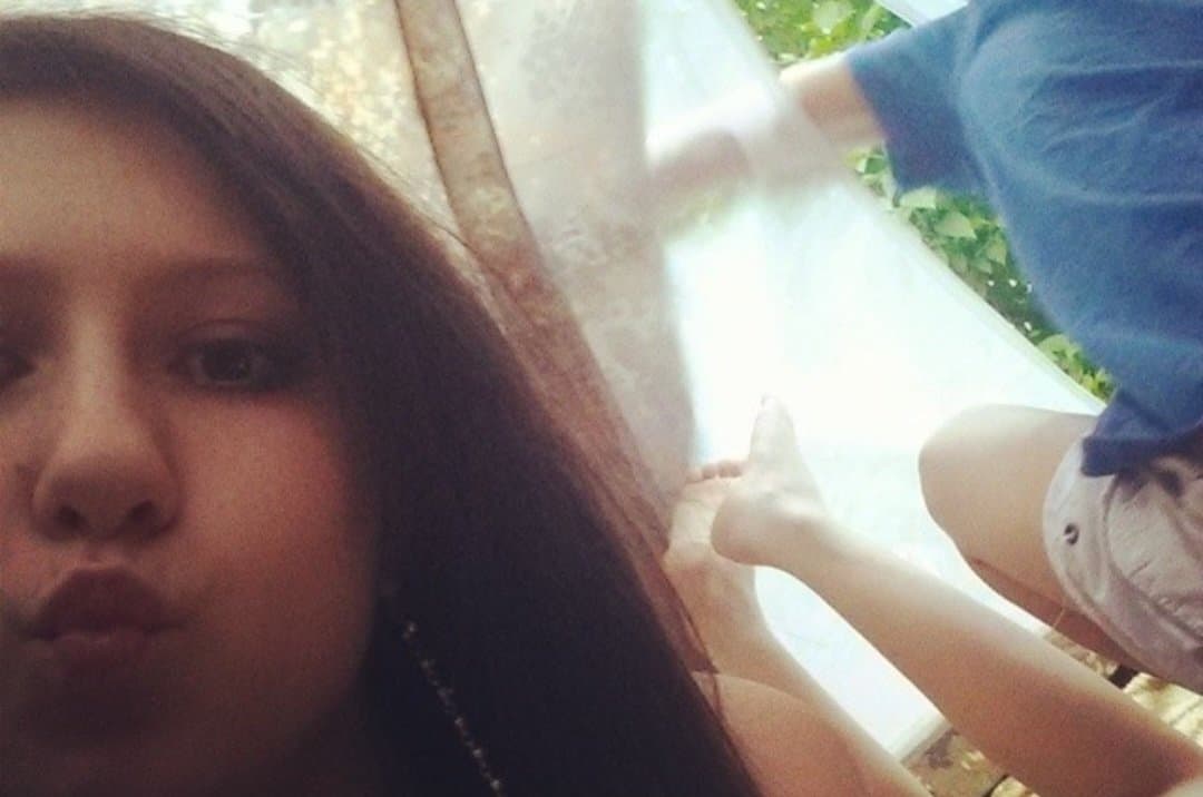 SKINNY EMO SLUT ALLY BEGGING FOR HUGE ROPES OF CUM