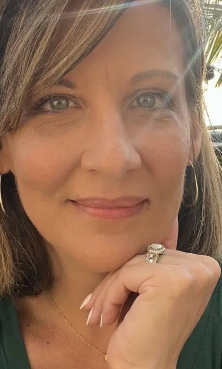 Click to view full size Teacher, 41, horny Wife, hubby deployed, meeting random men taking them raw at mall where she works