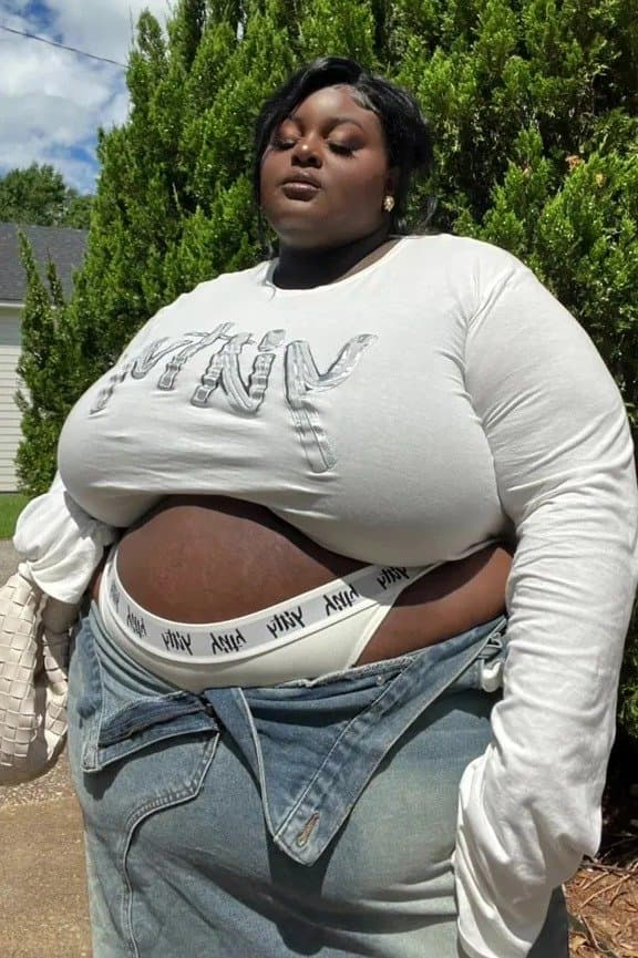Click to view full size Ssbbw wearing crop top