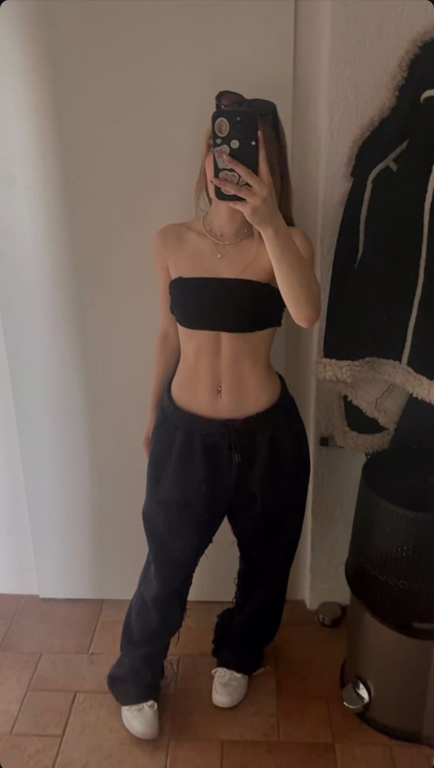 How i look at you waiting for you to cum on me outdoor! Am i a worthy onlyfans newcomer?