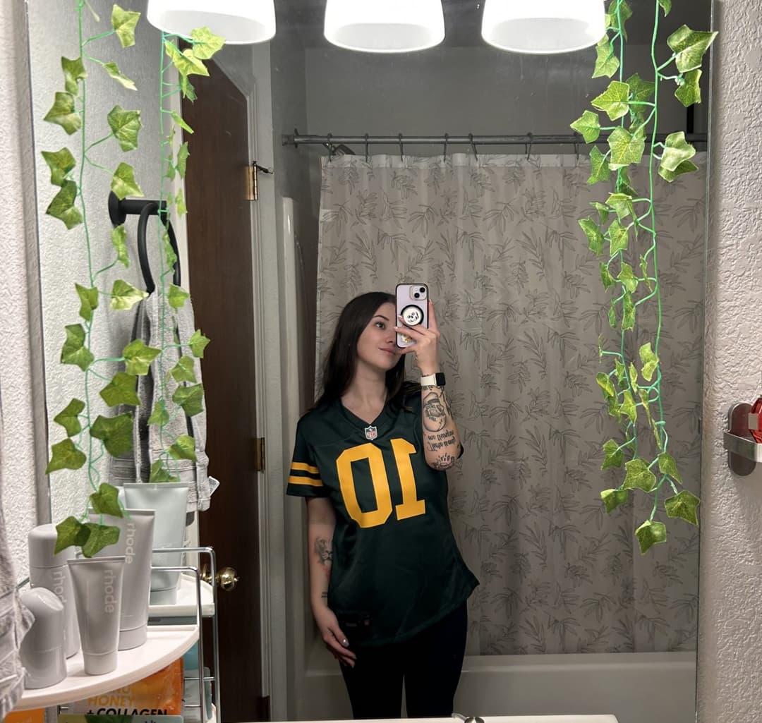 Click to view full size Hottest Milf ever? This curvy slut who loves sticking her tongue out comes damn close