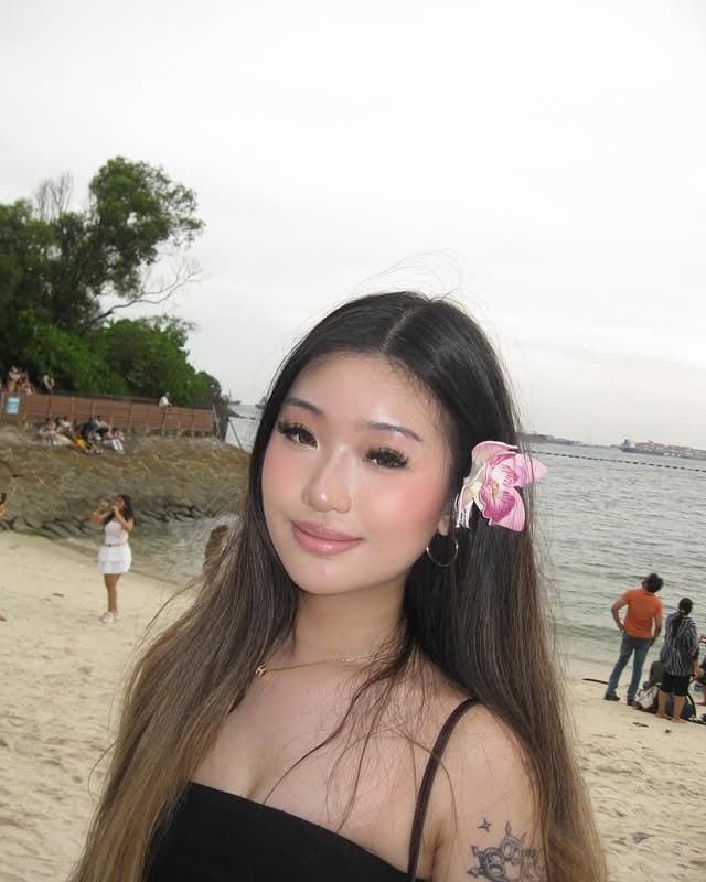 Sexy petite ABG teen Leilani