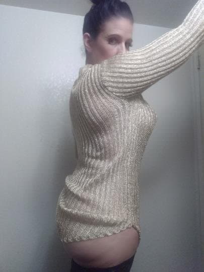 Busty Italian milf mom